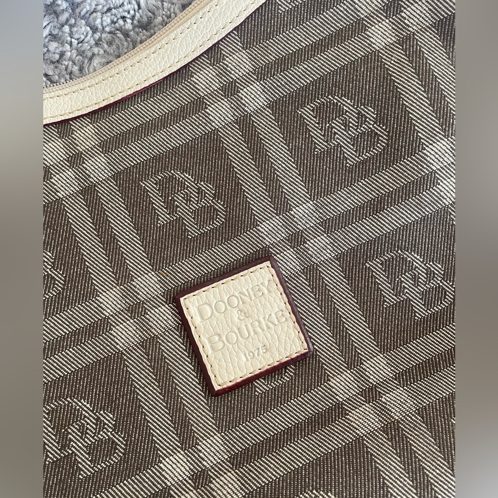 Dooney & Bourke plaid shoulder bag - Picture 3 of 3